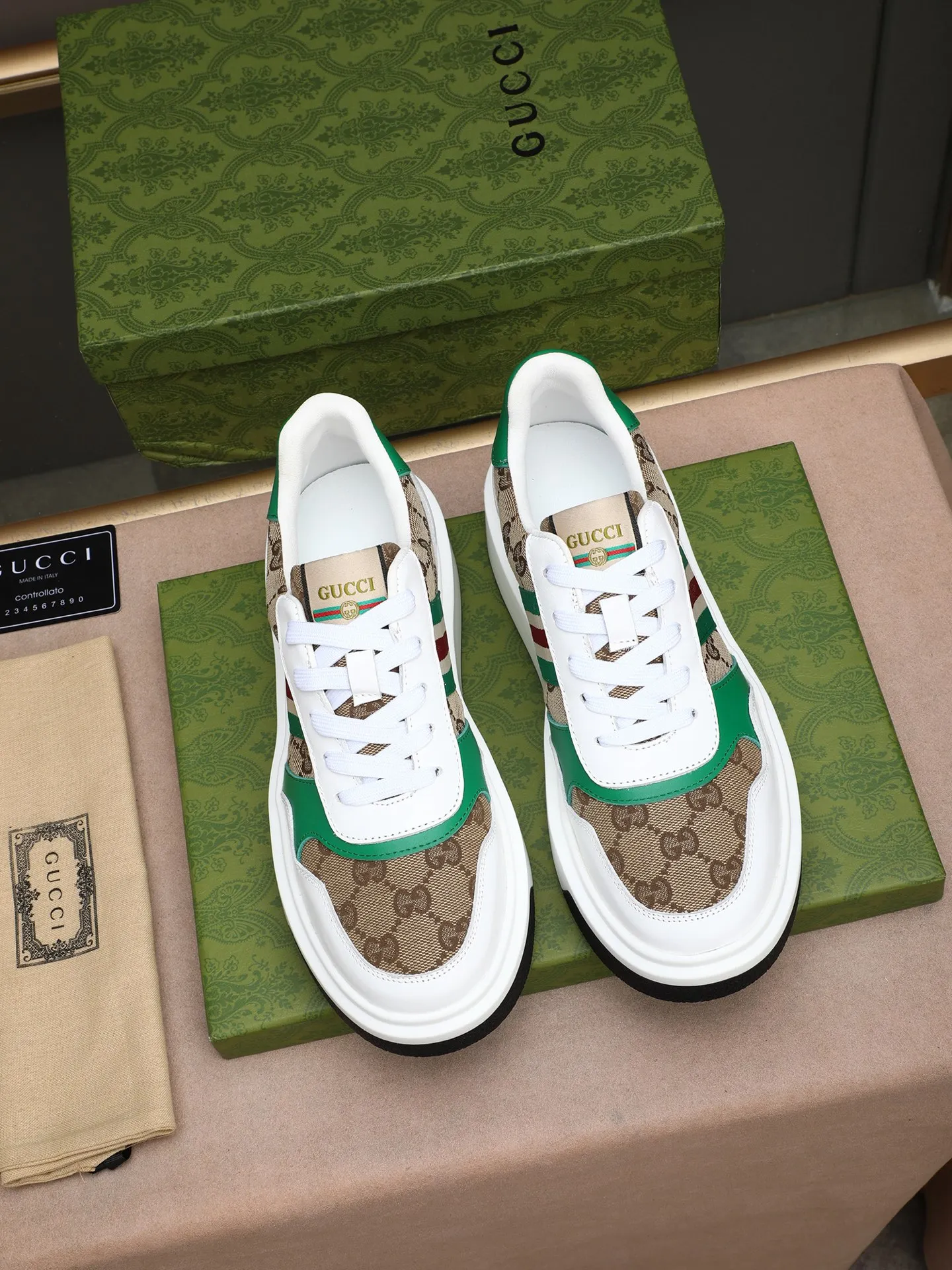Men's shoes 💰480 New men's shoes GUCCI Fashion trend Made of first-layer calfskin ➕ washed sheep lining! The foot feels super comfortable and the workmanship is impeccable. Foam ultra-light outsole, size: 38-44 (45 customized) 3 colors to choose from!